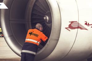 أنا يقظ تتابع صفقات صيانة محركات Tunisair